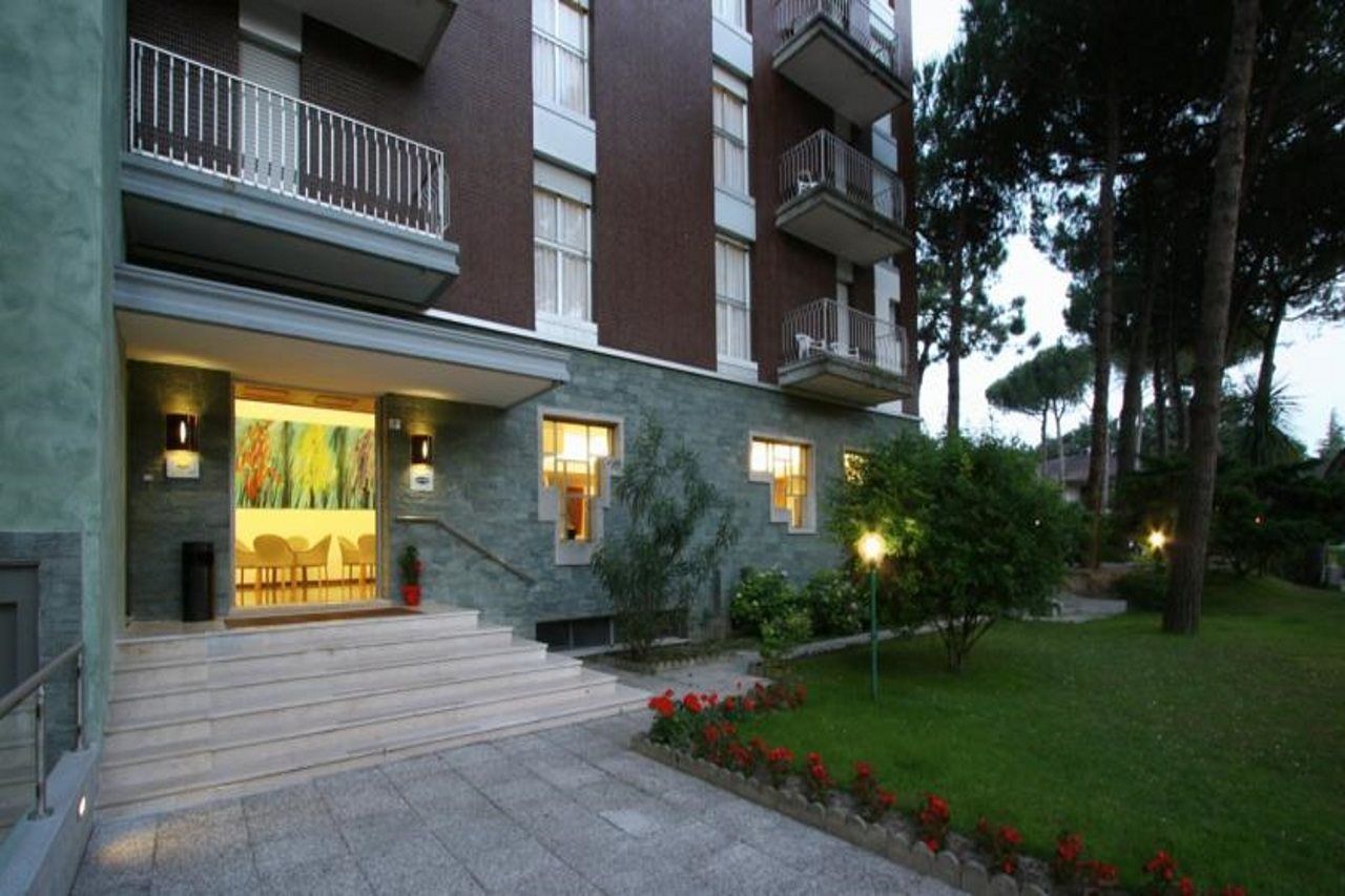 Hotel Meridianus Lignano Sabbiadoro Exteriör bild